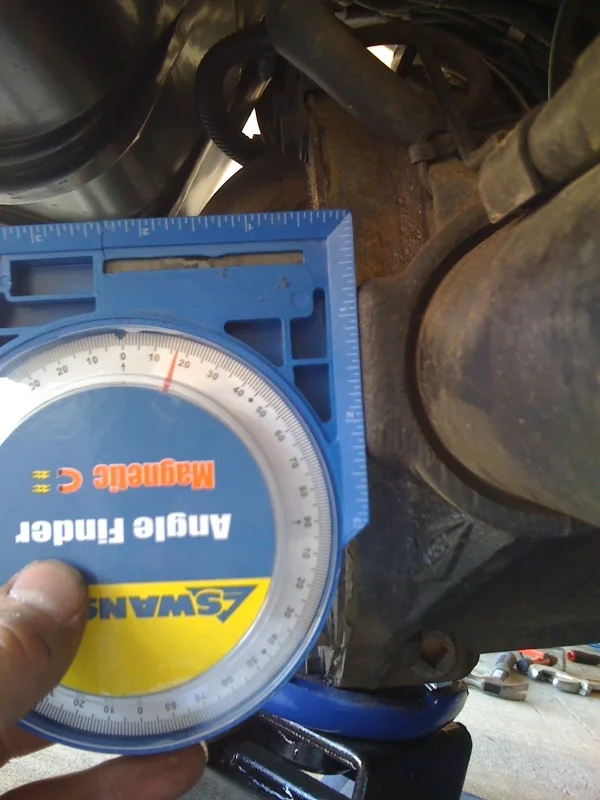 PinionAngleMeasuring1.webp