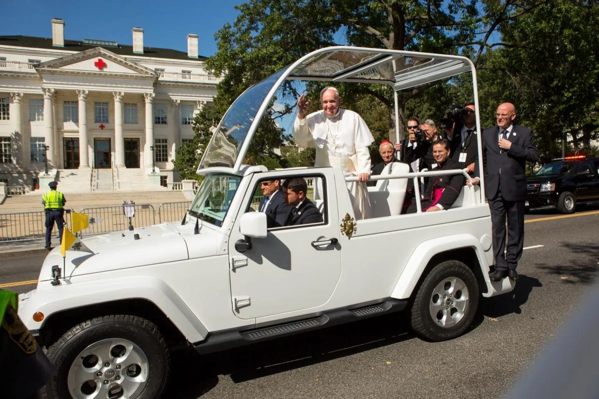 pope-francis-jeep.webp