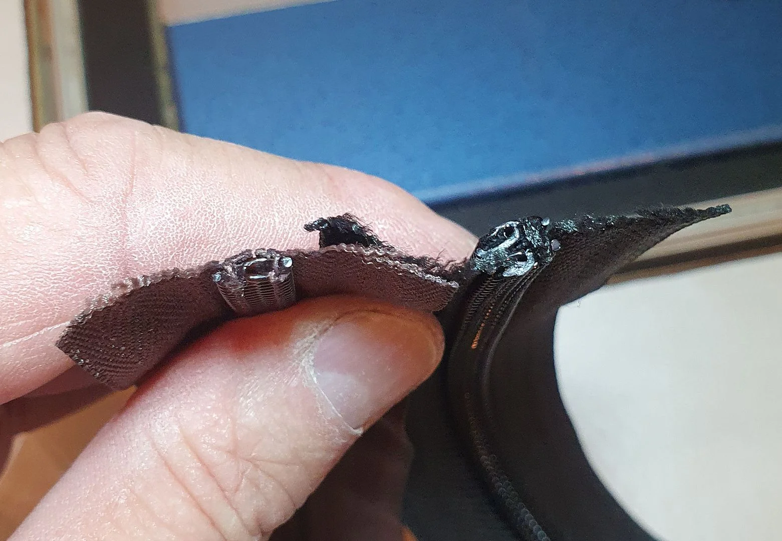 PunctureResistantZipperCompare.webp