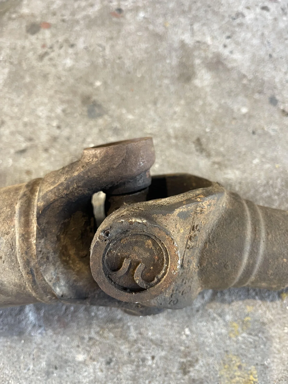Rear Driveshaft u-joint 2.jpg