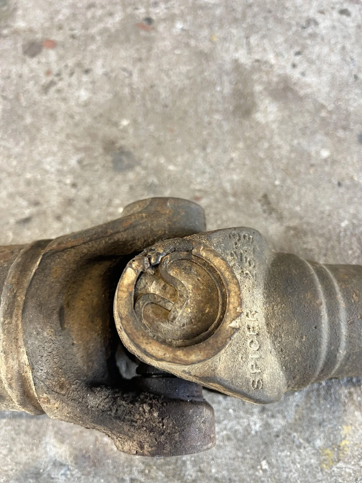Rear Driveshaft u-joint.jpg