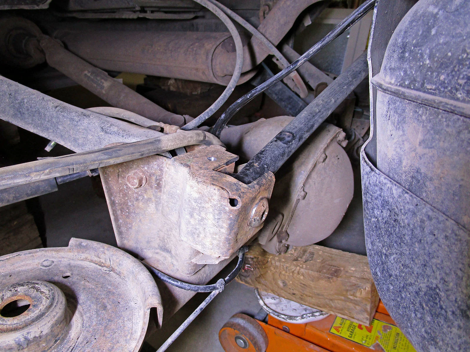 Rear_Track_05.jpg