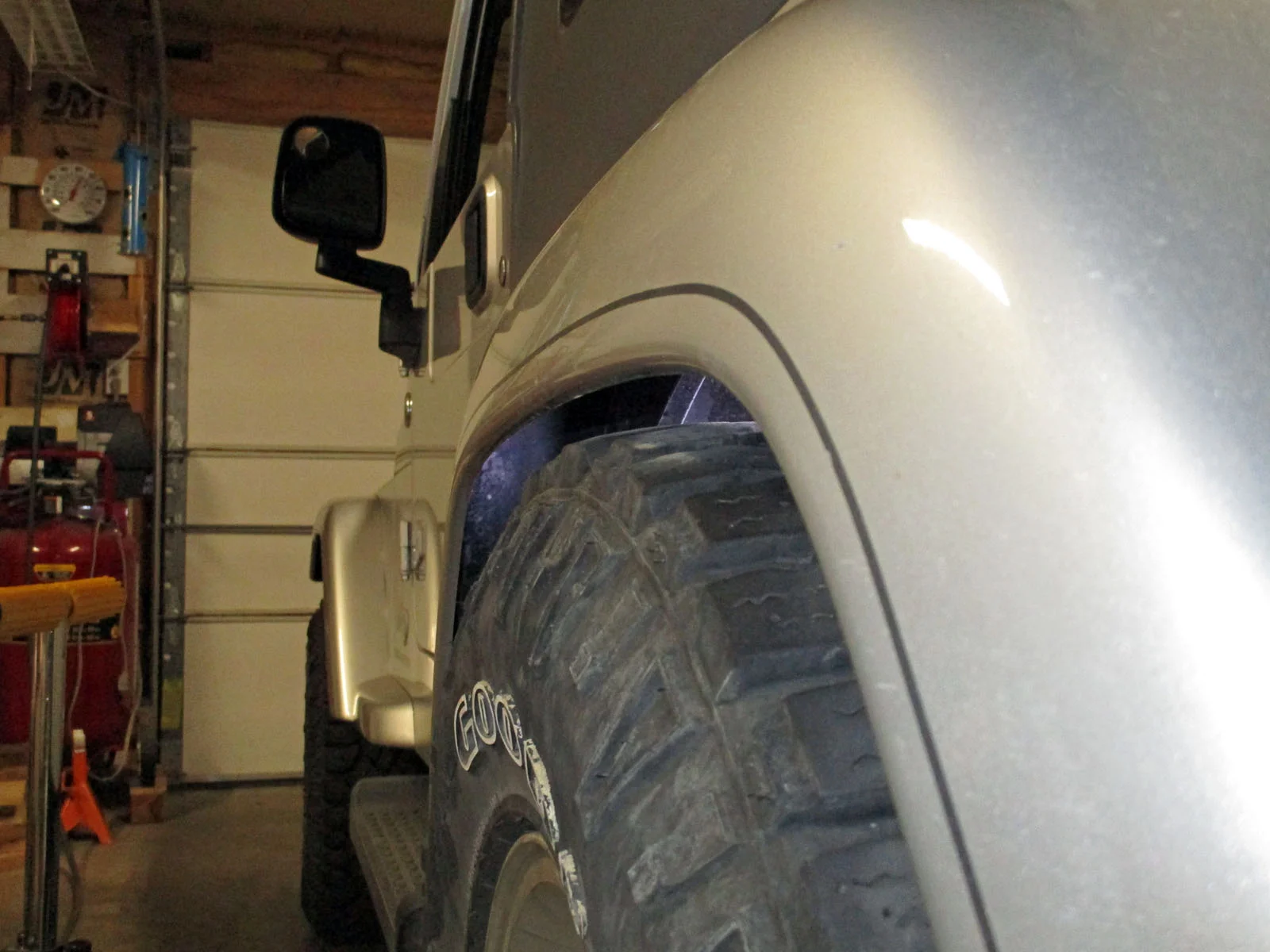 Rear_Tuck_02.jpg