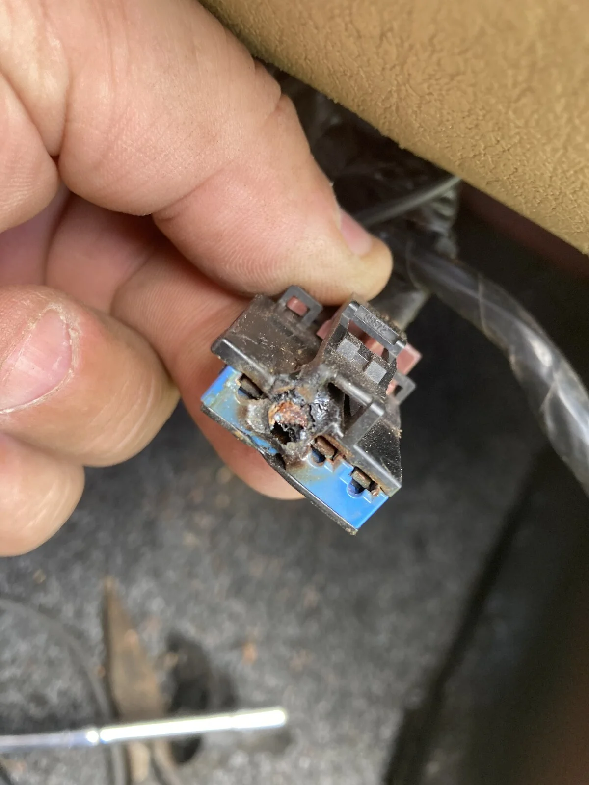 resistor burned plug.webp
