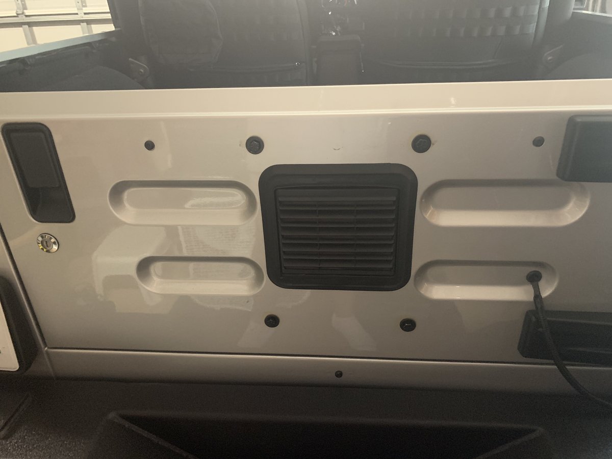 Need a picture of 03-06 TJ exhaust vent on tailgate | Jeep Wrangler TJ Forum