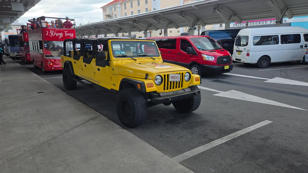spotted-a-couple-of-6-door-tjs-in-nassau-bahamas-v0-ewsinqegjrwg1.webp