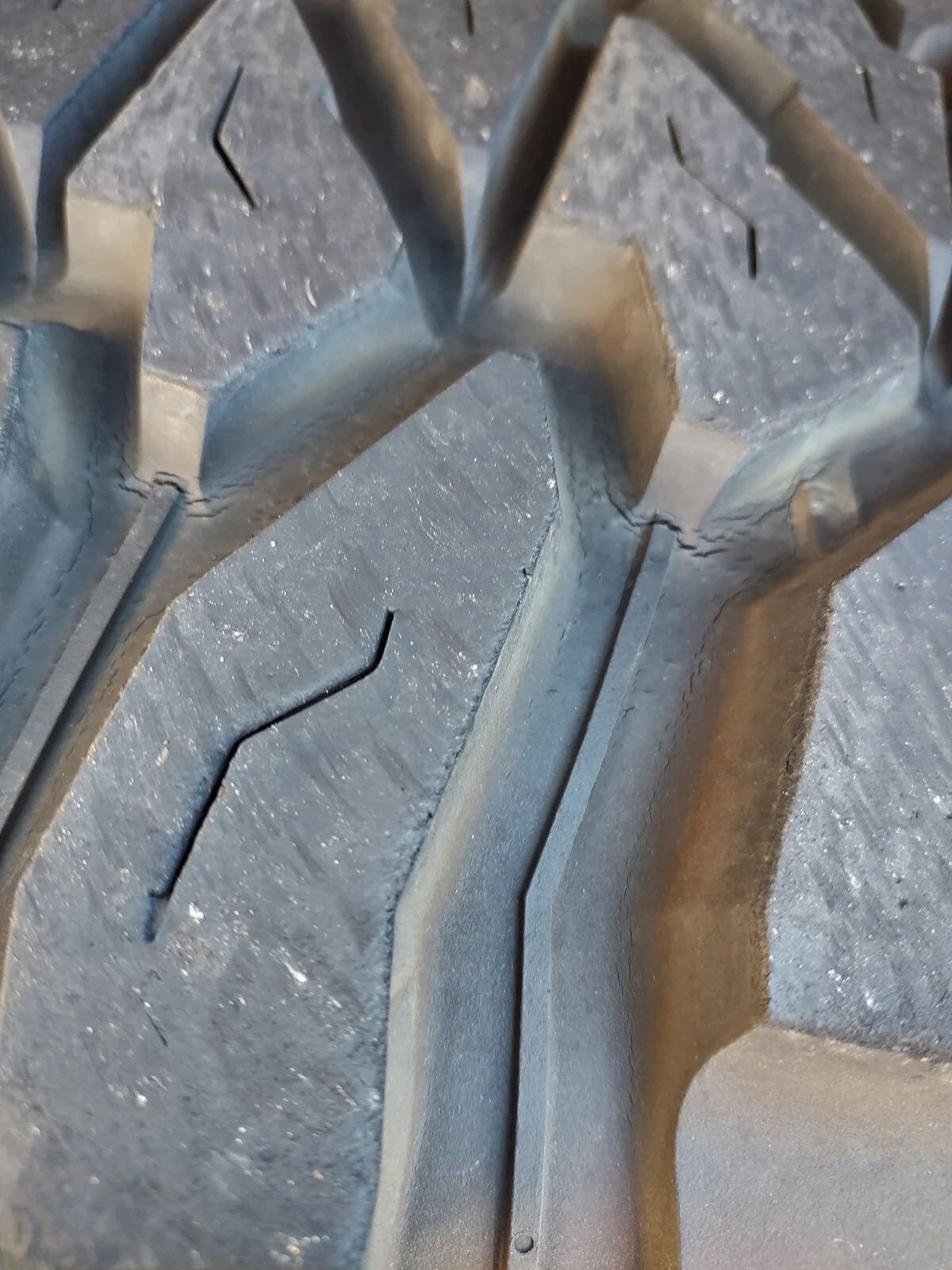 tire cracks2.webp