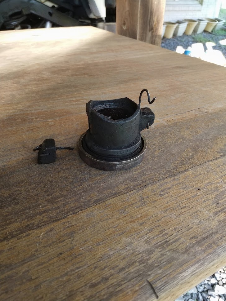 Exhibit A: Why you don't use a throwout bearing with plastic arms | Jeep  Wrangler TJ Forum