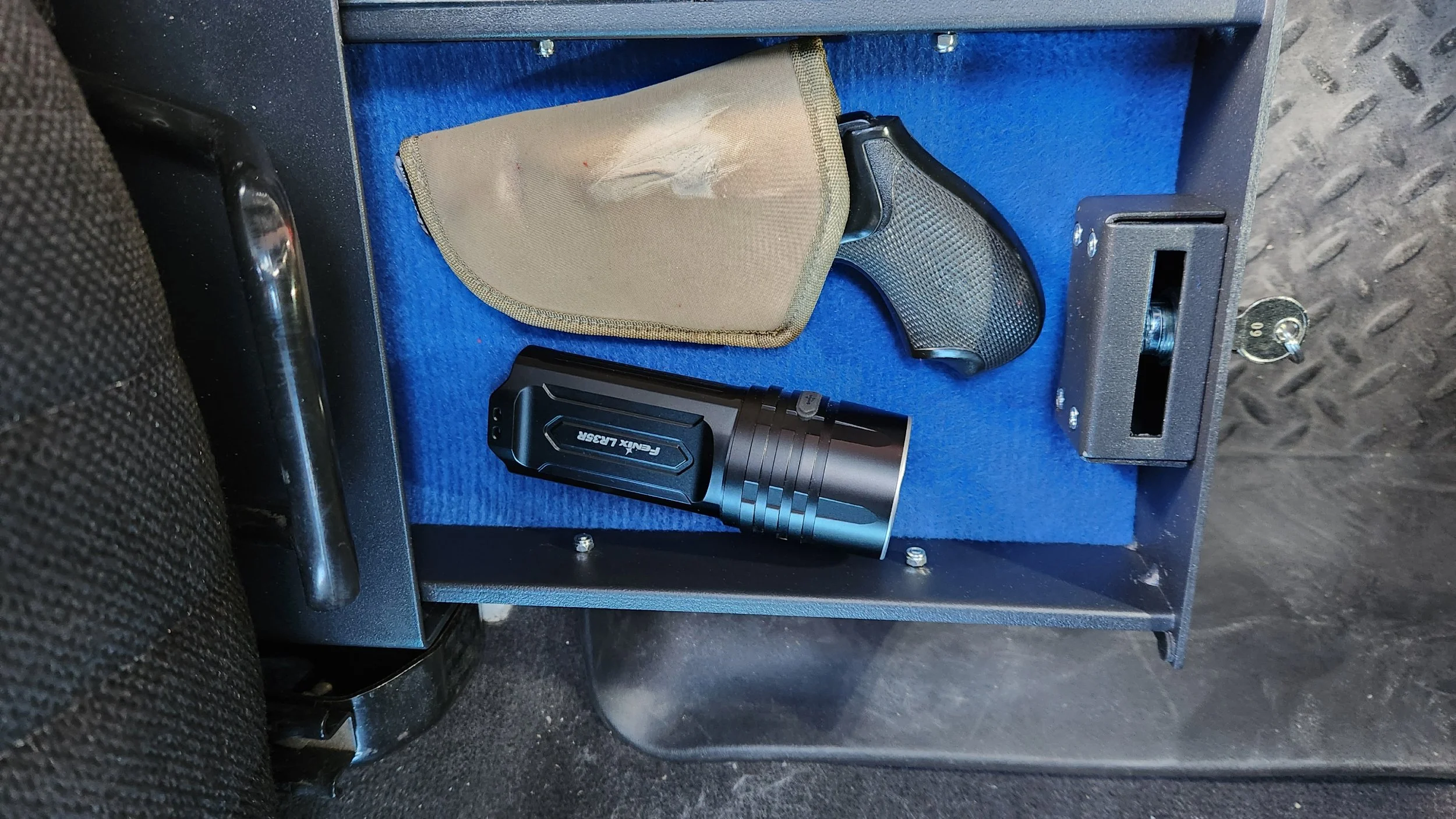 w holster.jpg