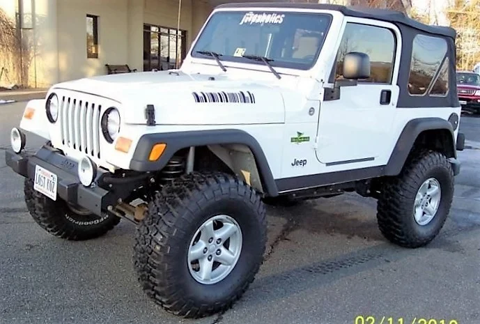 white jeep (2) (2017_11_20 00_38_12 UTC).jpg