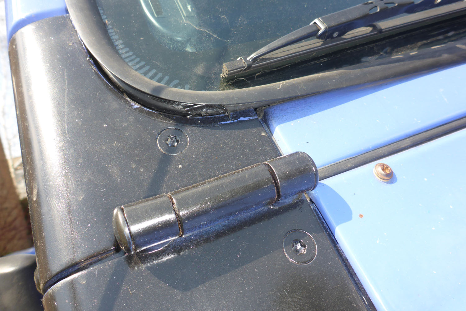Poor fitting windshield gasket | Jeep Wrangler TJ Forum