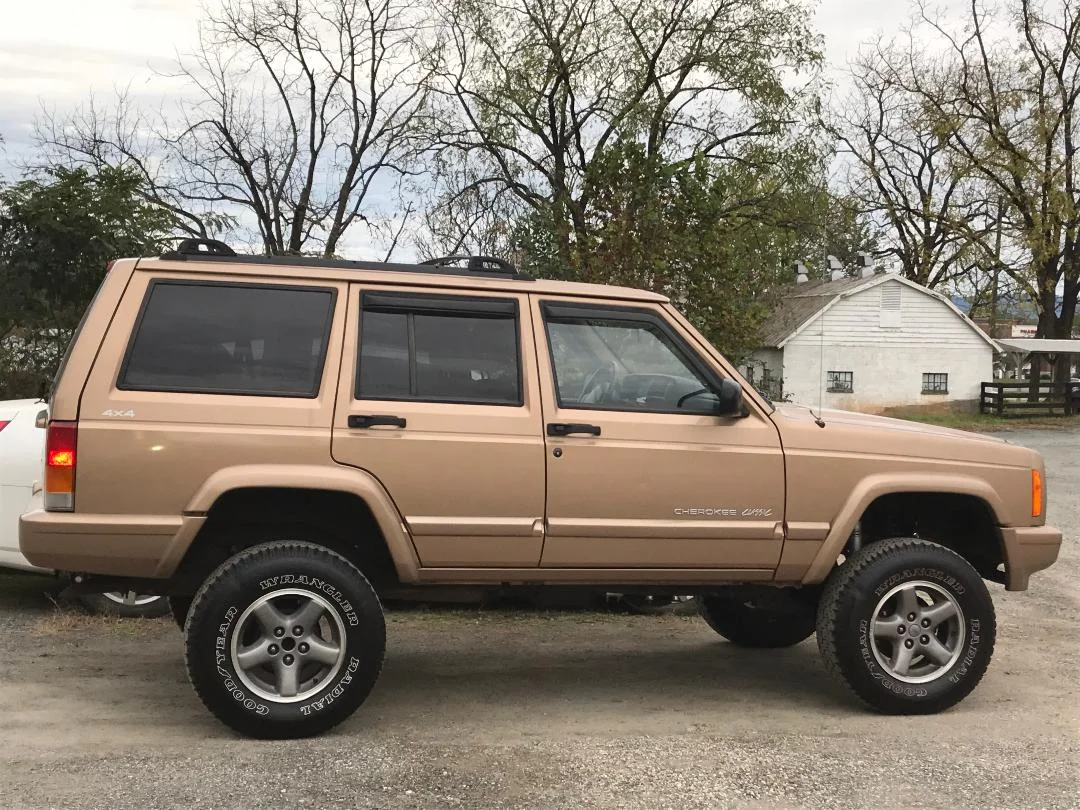 XJ 10 20.jpg
