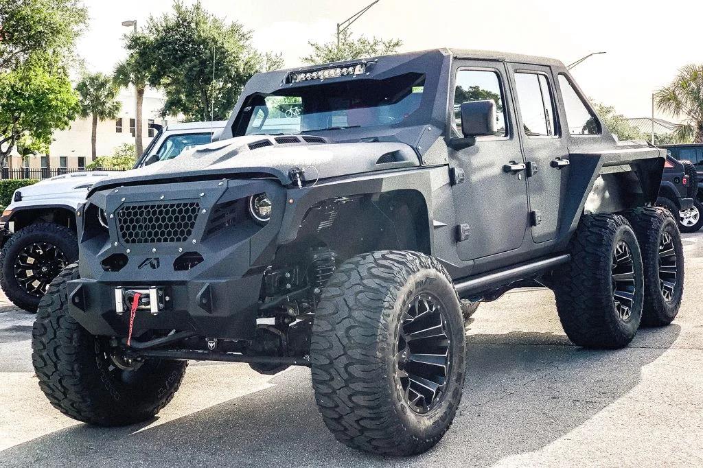 Yankees-Aroldis-Chapman-Jeep-3.webp