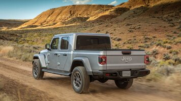 2020-Jeep-Gladiator-Gallery-Exterior-Overland-Dirt-Road.jpg.image.1440.jpg