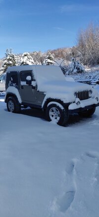 jeep snow 2.jpg