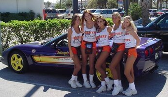 hooters.jpg