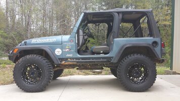 GE Jeep on 35s.jpg