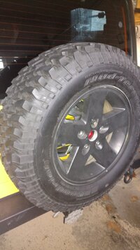 Jeep tire2.jpg