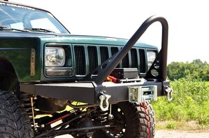 jeep-xj-winch-bumper_1057-stinger-installed.jpg