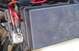 Power-Distribution-Center-Power-Lug.webp Power-Distribution-Center-Power-Lug.webp