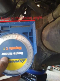 PinionAngleMeasuring1.webp PinionAngleMeasuring1.webp