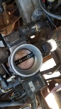 Oil in throttle body.webp Oil in throttle body.webp